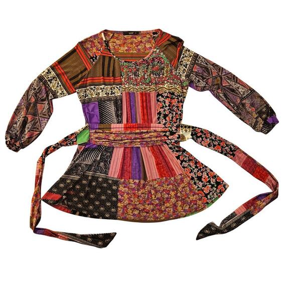 ETRO 44 US8 Blouse top. Super soft. Silk like feel. Geometric pattern ITALY MADE